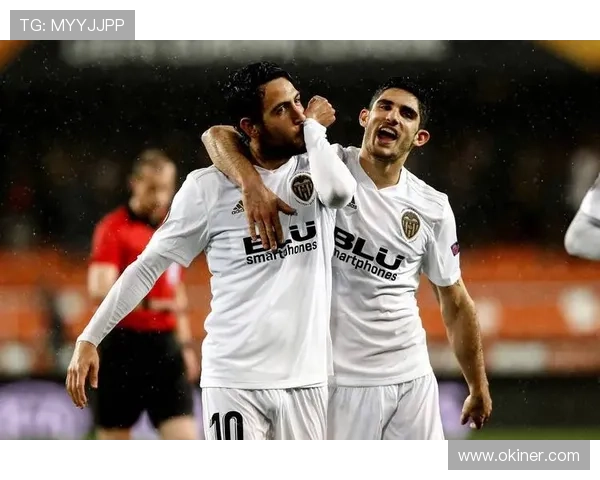 巴列卡诺对皇家社会首发：卡洛斯马丁领衔久保奥亚参战